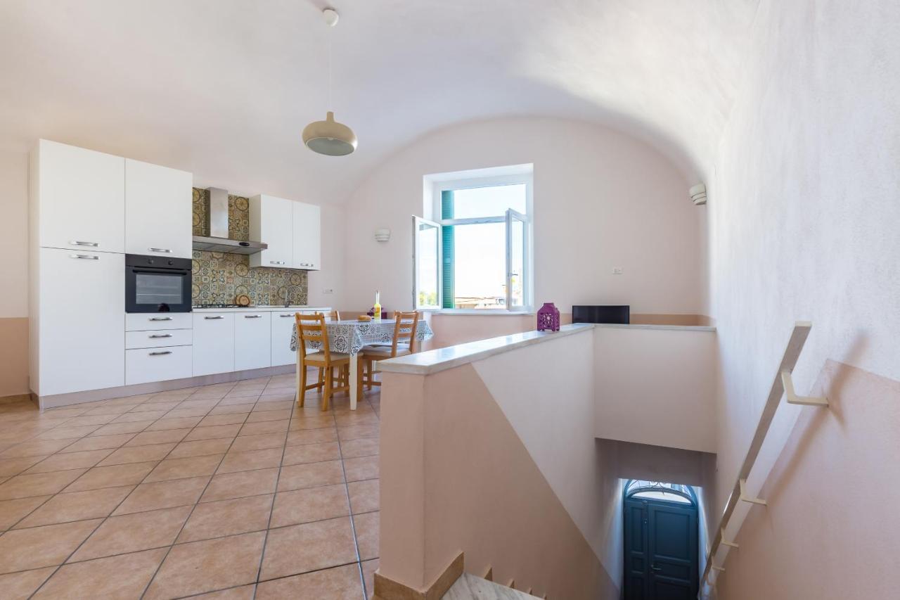 Apartamento Tizzano House - La Marina Procida Exterior foto